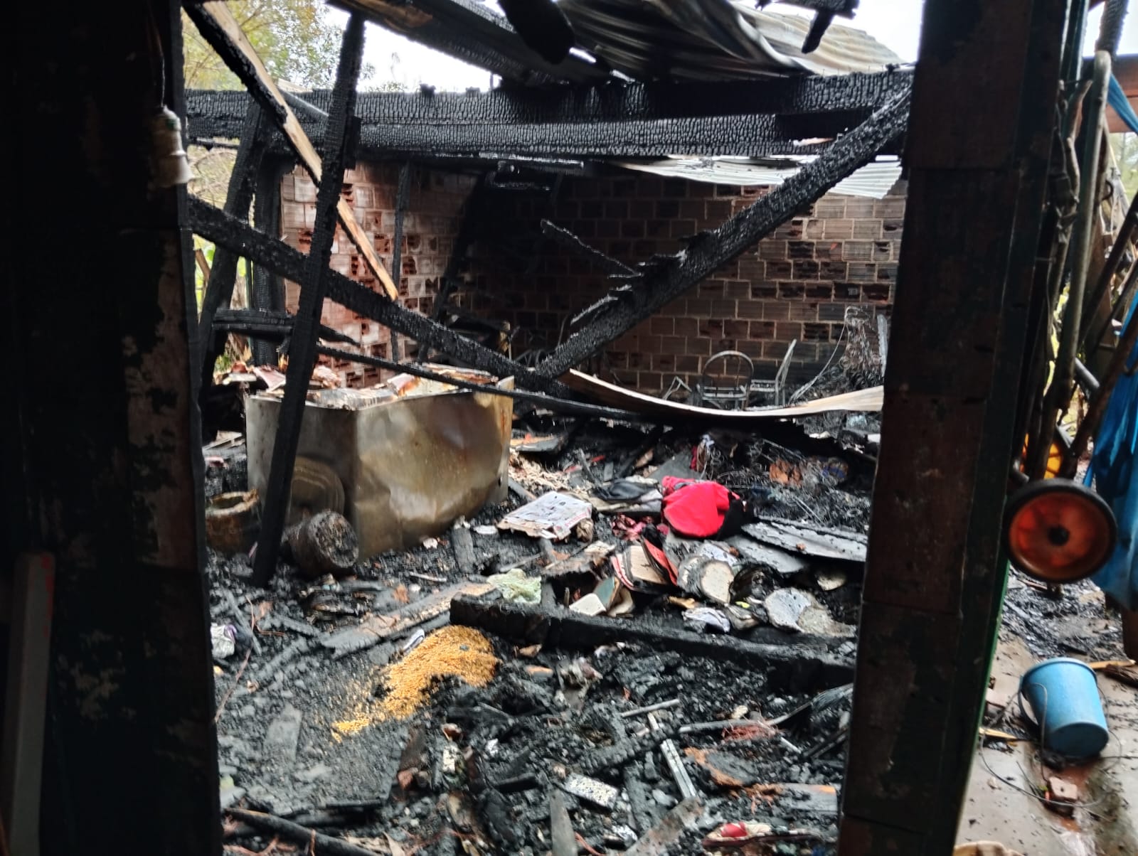 Habló el dueño de la vivienda incendiada en el barrio Ziegler: “no quedó nada” 2